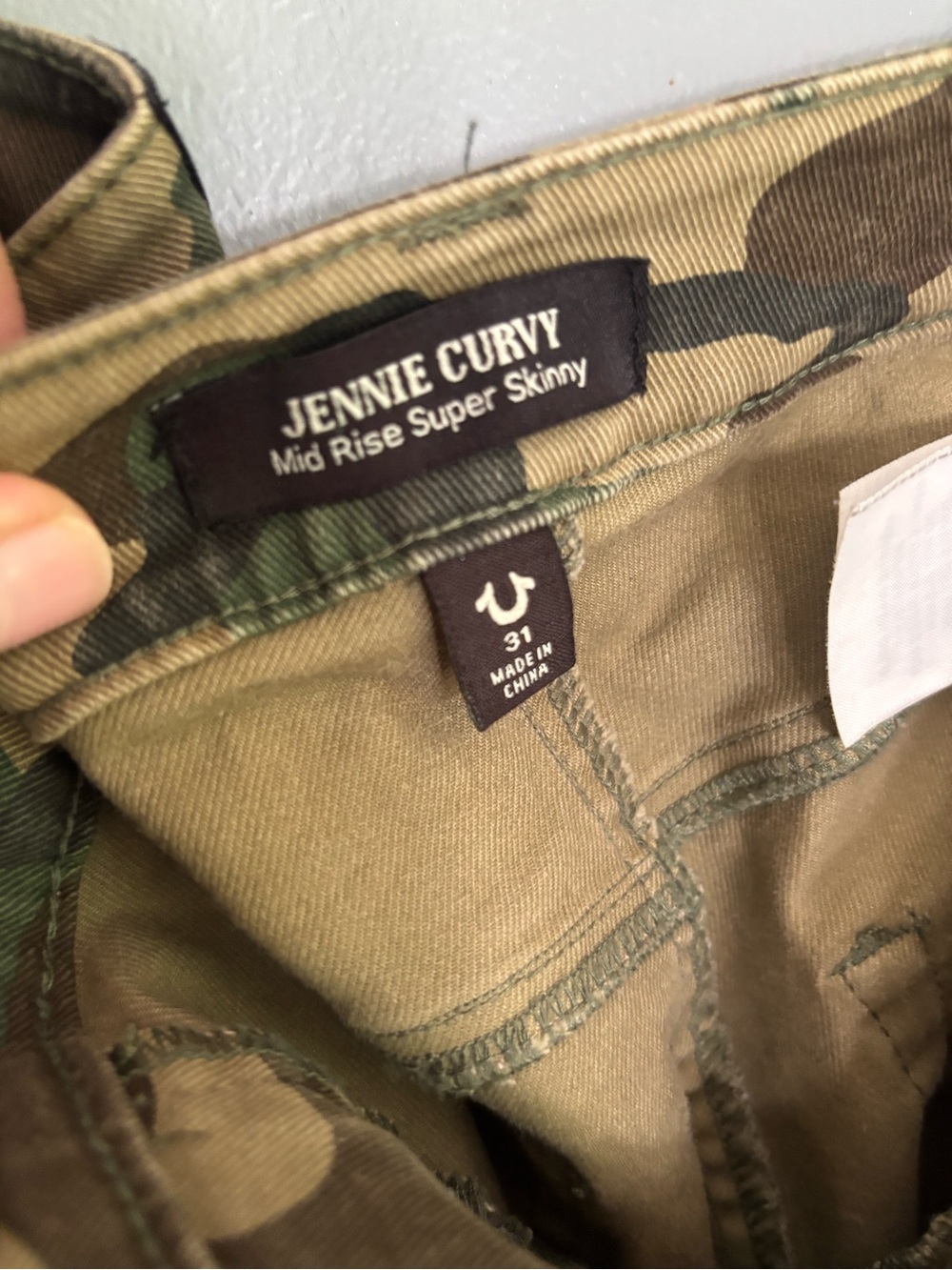 JENNIE CURVY Mid Rise Super Skinny Camo Jeans - Olive Green